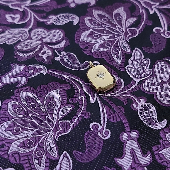 18K Gold Plated Box Pendant - Picture 3 of 5